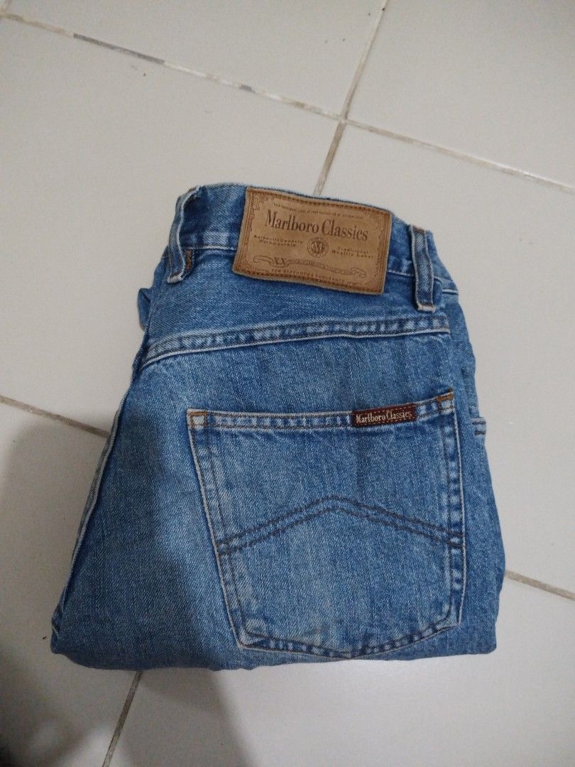 MARLBORO CLASSIC JEANS (Category: Jeans) located in Bulacan. Submitted by side.hustle11 (Listing ID 1465008062, Image 1). Description: MARLBORO CLASSIC JEANS Waistline 29-30 Length 40 Hemp 7.8 Excellent condition good as new pa solid neto boss Loc bulacan.