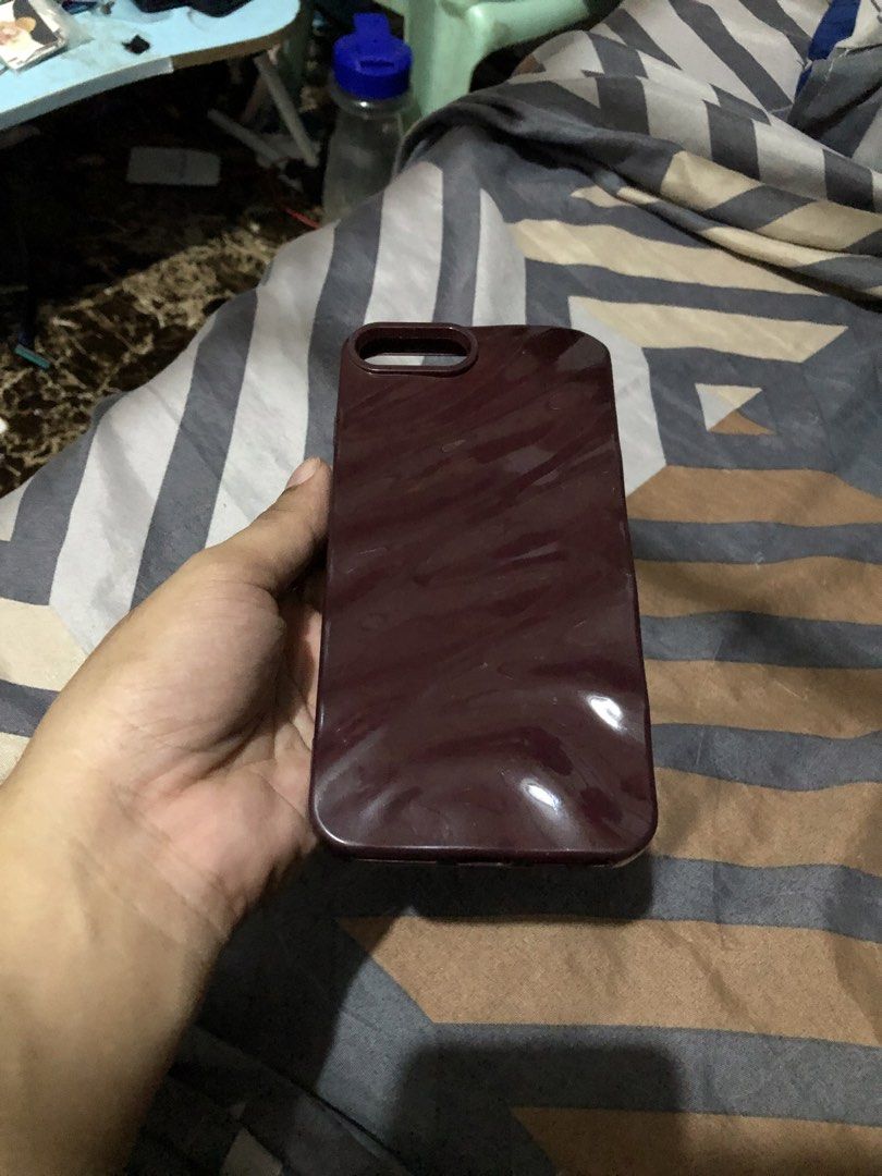 Maroon Glossy Wave Case — iPhone 7 / 8 / SE 2020 / SE 2022 (Category: Cases & Sleeves) located in San Juan, La Union. Submitted by declutteringog7 (Listing ID 1465168199, Image 3). Description: • Compatible with: iPhone 7 / 8 / SE 2020 / SE 2022 — same size & camera cutout ✅ • Color: Maroon / Burgundy — glossy finish with elegant wave texture • Material: Smooth flexible TPU — slim, lightweight, anti-slip • Condition: Brand New — no damage, comple
