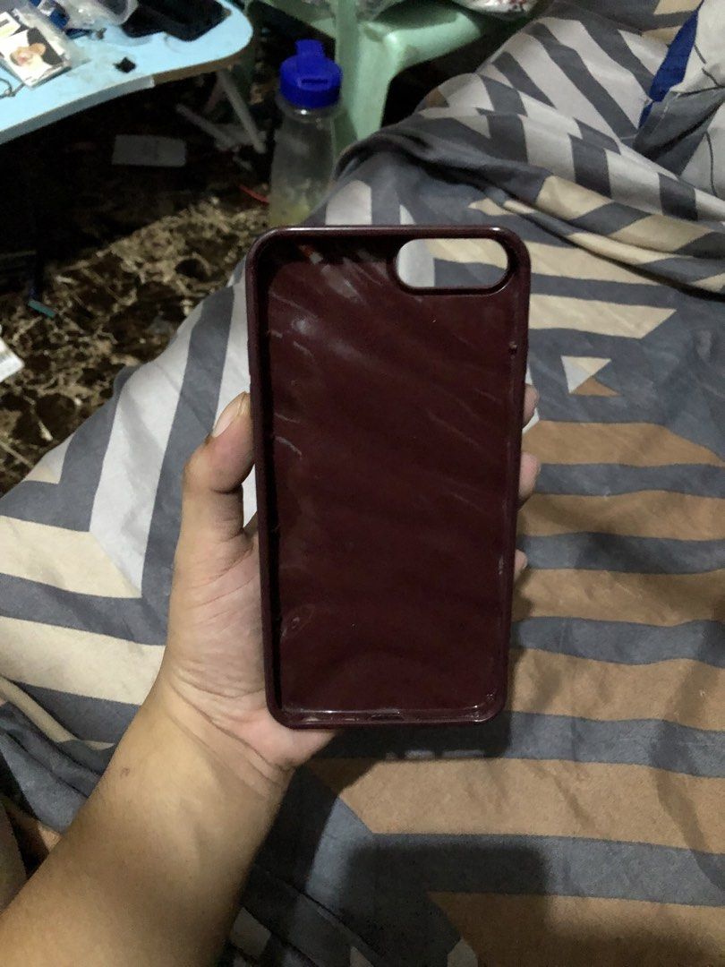 Maroon Glossy Wave Case — iPhone 7 / 8 / SE 2020 / SE 2022 (Category: Cases & Sleeves) located in San Juan, La Union. Submitted by declutteringog7 (Listing ID 1465168199, Image 2). Description: • Compatible with: iPhone 7 / 8 / SE 2020 / SE 2022 — same size & camera cutout ✅ • Color: Maroon / Burgundy — glossy finish with elegant wave texture • Material: Smooth flexible TPU — slim, lightweight, anti-slip • Condition: Brand New — no damage, comple