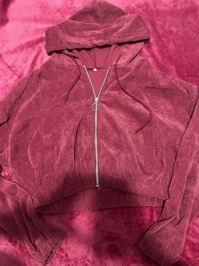 Maroon velvet jacket crop (Category: Coats, Jackets and Outerwear) located in Manila. Submitted by coolstuffs__ (Listing ID 1465161023, Image 2). Description: 450 orig price Chinese brand on orangeapp.