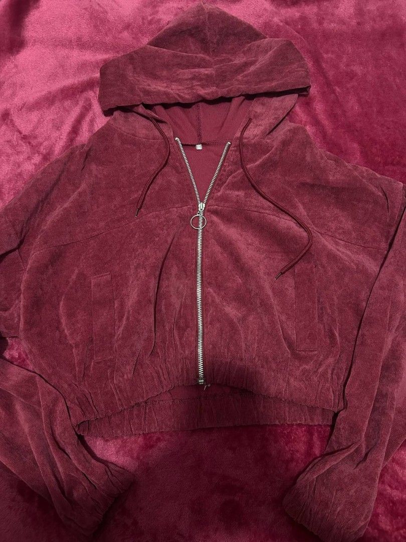 Maroon velvet jacket crop (Category: Coats, Jackets and Outerwear) located in Manila. Submitted by coolstuffs__ (Listing ID 1465161023, Image 1). Description: 450 orig price Chinese brand on orangeapp.
