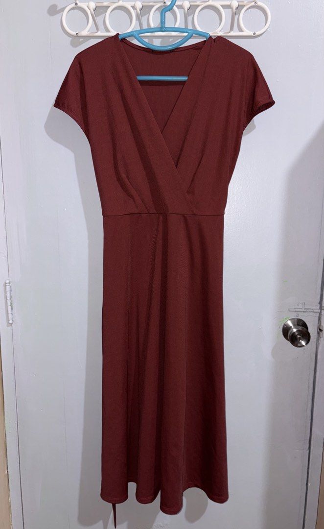 Maroon Wrap Midi Dress with Belt (Category: Dresses) located in Manila. Submitted by margascloset_ (Listing ID 1465078921, Image 1). Description: Maroon Ribbed midi dress with short sleeves and V-neck wrap front - Details: Includes matching waist tie belt and concealed side zipper - Material: Stretchy fabric with fine vertical ribbing - Condition: like new, pre-loved, used only once for an event - bought here in carousell RFS: Decluttering / no l