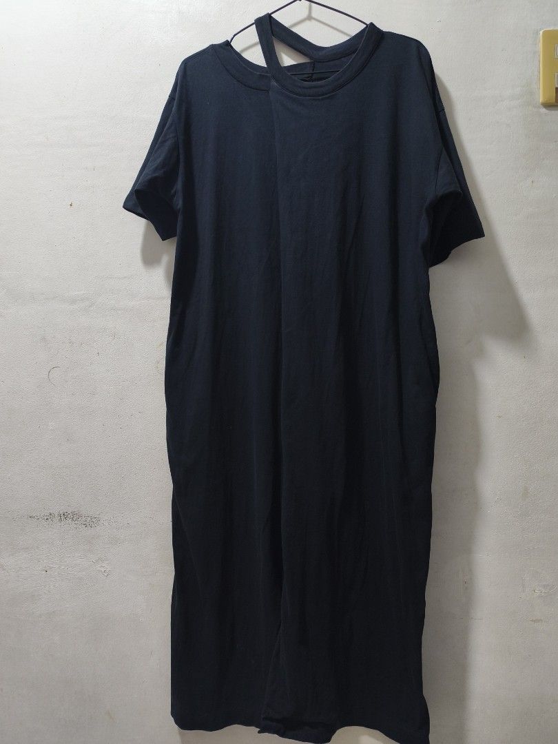 MAXI Black Dress with pockets & slit (Category: Dresses) located in Santa Rosa. Submitted by 1998_m.a. (Listing ID 1465048771, Image 1). Description: .