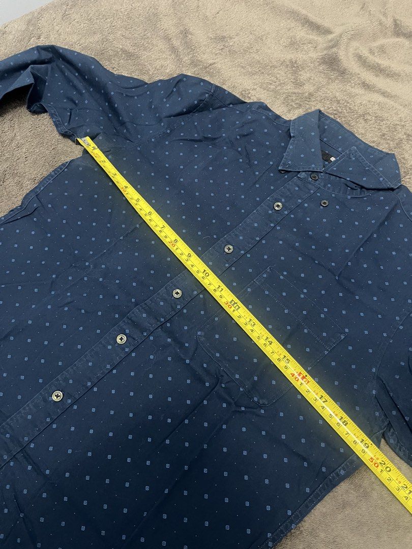 MEDIUM - Uniqlo Slimfit Blue printed longsleeves (Category: Formal Shirts) located in Paranaque City. Submitted by regina_sy (Listing ID 1465024103, Image 3). Description: MOP: GCASH J&T Express delivery (SF c/o BUYER) * Parcel Drop-off (J&T Branch) WEEKENDS only NO WW photo 📍MNL .