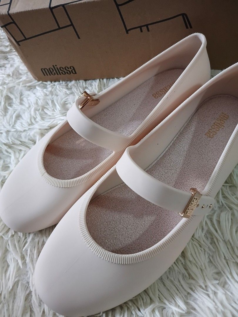 Melissa Ballet Flats (Category: Flats & Sandals) located in Paranaque City. Submitted by raenjavi (Listing ID 1465167059, Image 2). Description: Php1200 Cream.