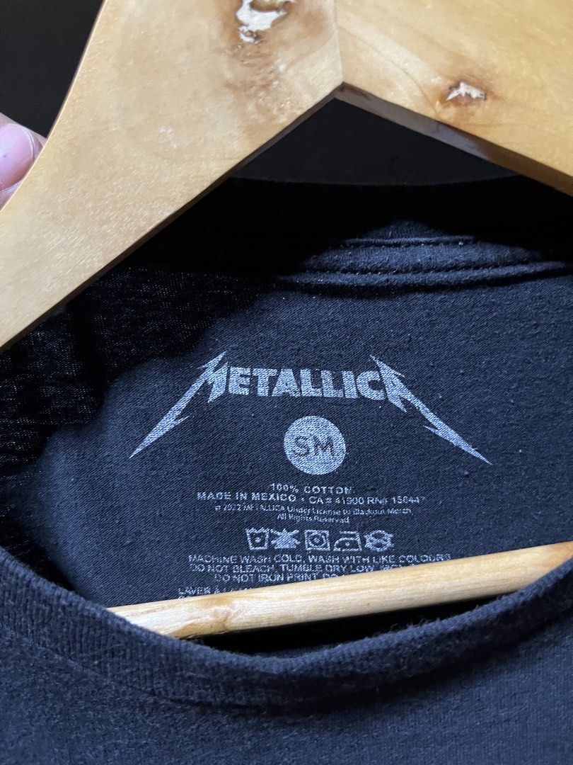 Metalica ✨ (Category: Formal Shirts) located in San Jose. Submitted by thriftfindsarchive (Listing ID 1465103171, Image 3). Description: Size S Width 18 Length 26 Issue none Good as new Color rate 9/10 Fave ✨.