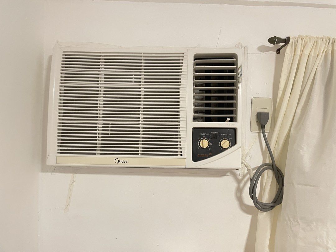 Midea Aircon 1.5 HP Window Type Non-inverter (Category: Air Conditioning and Heating) located in Los Banos. Submitted by reinabee88 (Listing ID 1464968903, Image 1). Description: - Brand: Midea FP-51ARA015HMNV-N5 - Type: Window type air conditioner, Manual/non-inverter - Cooling Capacity: 12,300 Kj/Hr - Power Supply: 230V, single phase, 60Hz - Controls: Easy-to-use manual dial for selector and thermostat on the right side - Color: Standard white 