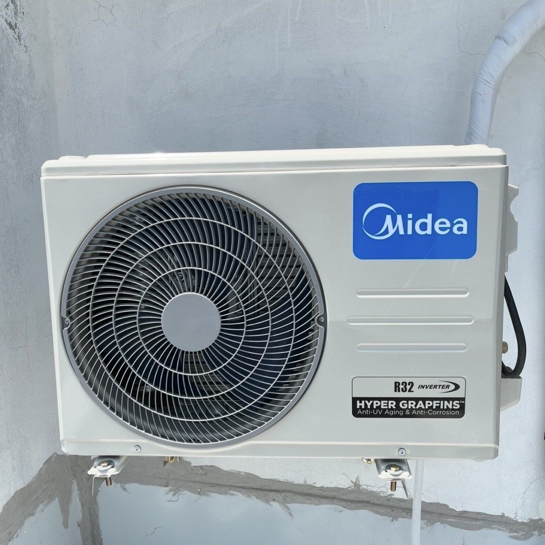 Midea Celest 1.5 HP Inverter Split Type Aircon (Category: Air Conditioning and Heating) located in Makati City. Submitted by maxgomez (Listing ID 1464997073, Image 3). Description: For Sale: Midea Celest Aircon Split Type Inverter - 1.5HP - Just bought last year - 2025 model - With remote - Great performance/malamig lol - No issues - No box - As is, where is Price: 16,500 negotiable Current location for pick up: Pateros Reason for selling: may ai