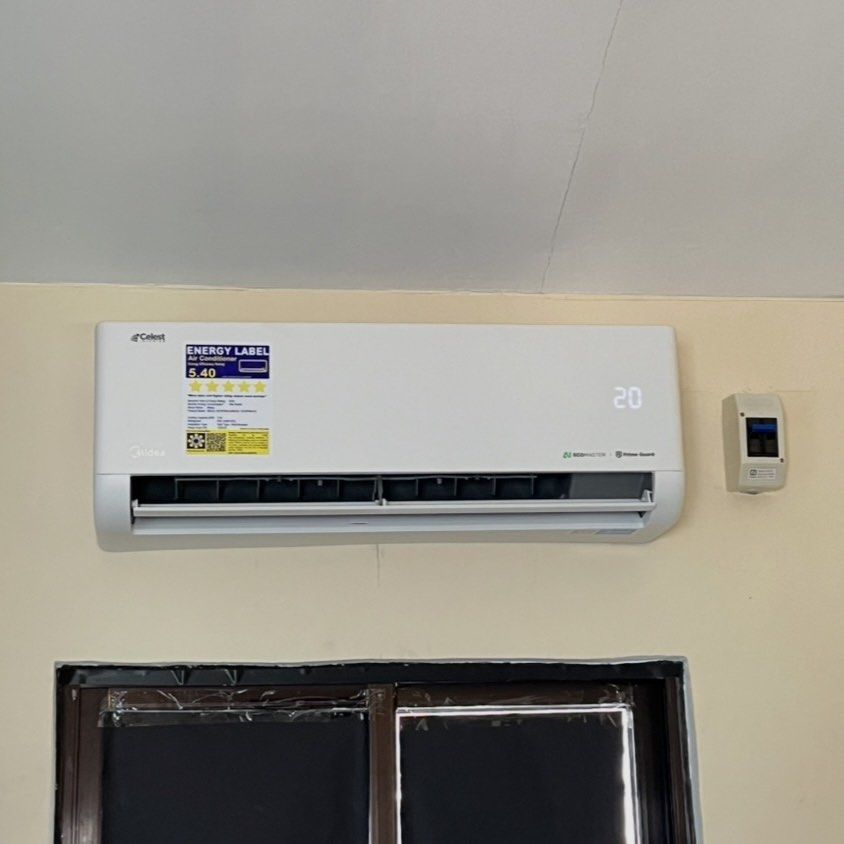 Midea Celest 1.5 HP Inverter Split Type Aircon (Category: Air Conditioning and Heating) located in Makati City. Submitted by maxgomez (Listing ID 1464997073, Image 2). Description: For Sale: Midea Celest Aircon Split Type Inverter - 1.5HP - Just bought last year - 2025 model - With remote - Great performance/malamig lol - No issues - No box - As is, where is Price: 16,500 negotiable Current location for pick up: Pateros Reason for selling: may ai