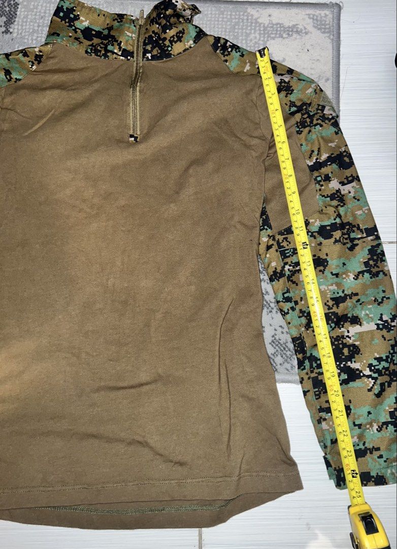 Military style jacket with zipper for Men (Category: Coats, Jackets and Outerwear) located in Mandaluyong City. Submitted by swiftocean.f2e464 (Listing ID 1464975772, Image 3). Description: Used 2 times, no flaws, has pockets in the back sleeve of the jacket..