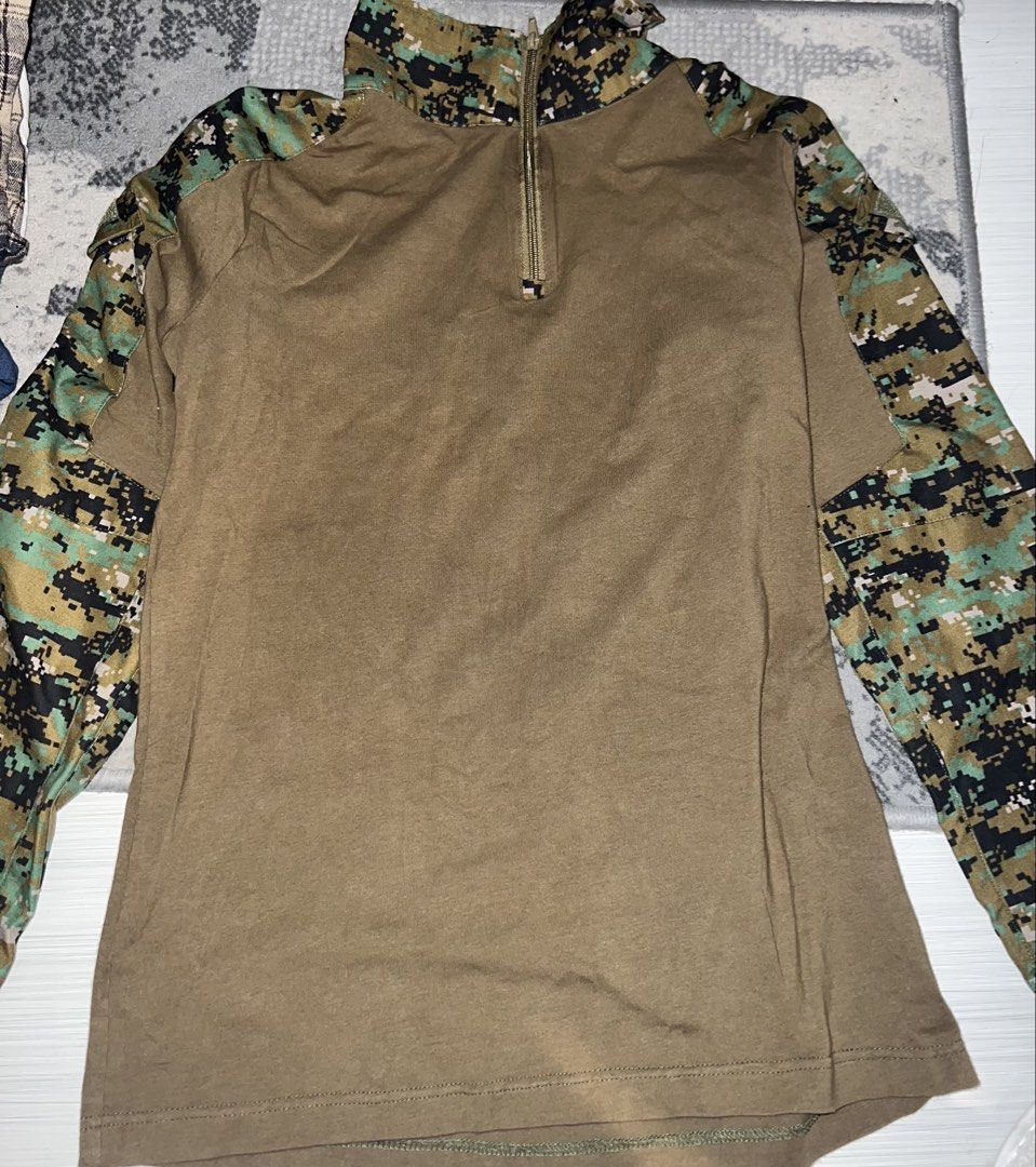 Military style jacket with zipper for Men (Category: Coats, Jackets and Outerwear) located in Mandaluyong City. Submitted by swiftocean.f2e464 (Listing ID 1464975772, Image 1). Description: Used 2 times, no flaws, has pockets in the back sleeve of the jacket..