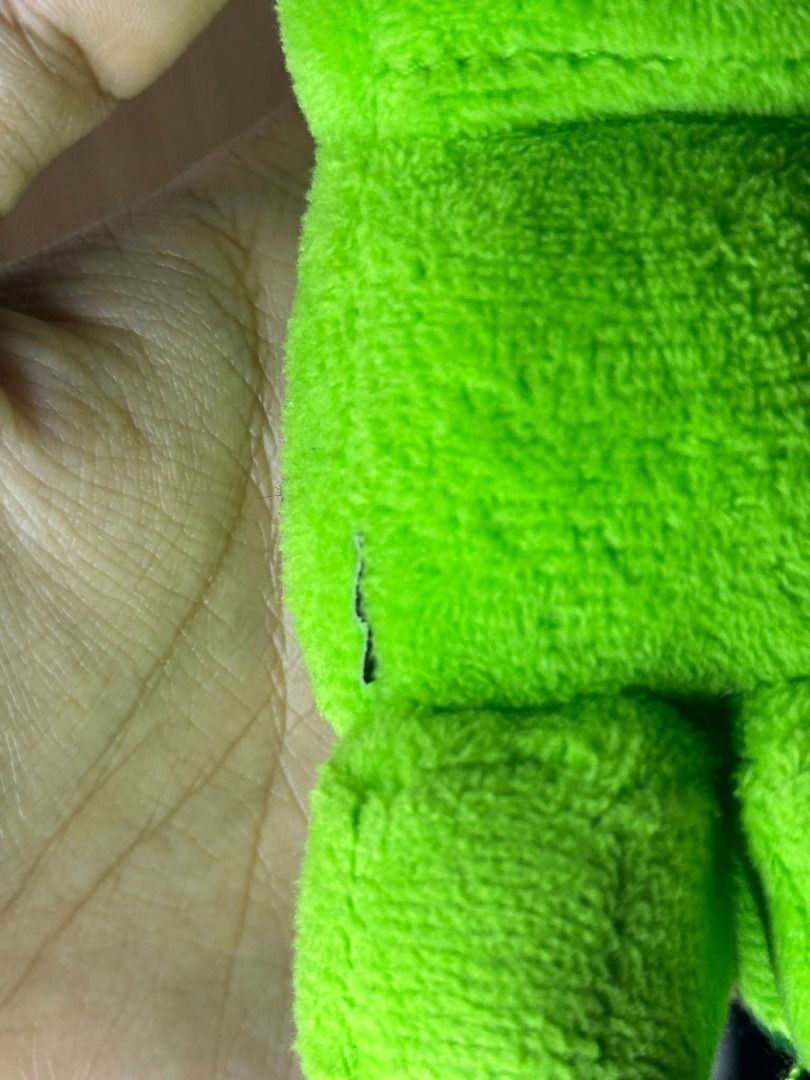 Minecraft: Creeper mini (Category: Plushies & Soft Toys) located in Quezon City. Submitted by genie.fluff (Listing ID 1465160322, Image 3). Description: ⚠️ As‑is sale only | No return / change / cancel ⚠️ cut tag ⚠️ no charm link for display only or as pet toy.