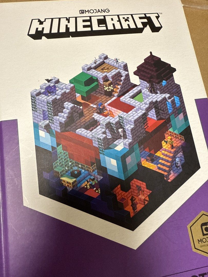 Minecraft Mojang 官方砌模型教學書 （分類：樂高及拼砌組合）位於 Hong Kong。 由 alammm1234 提交（商品編號 1465030521，圖片 1）。簡介： 書皮企理，內頁乾淨，小朋友大人睇都啱。屋企書多清位，有興趣隨時問。。
