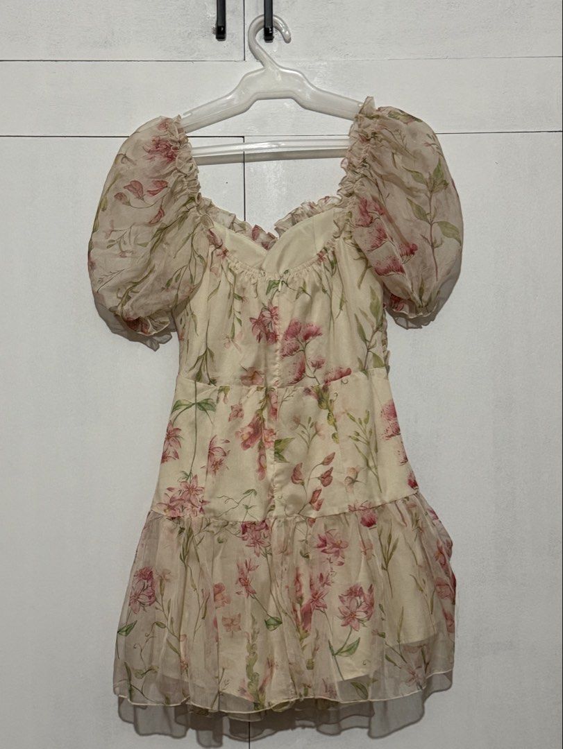 Mini Floral Dress (Category: Dresses) located in Manila. Submitted by noblestone-f8c154 (Listing ID 1465065010, Image 3). Description: Best fit - Medium Made in Vietnam Can fit up to 34 bust & 30 waist Lalamove pick only.
