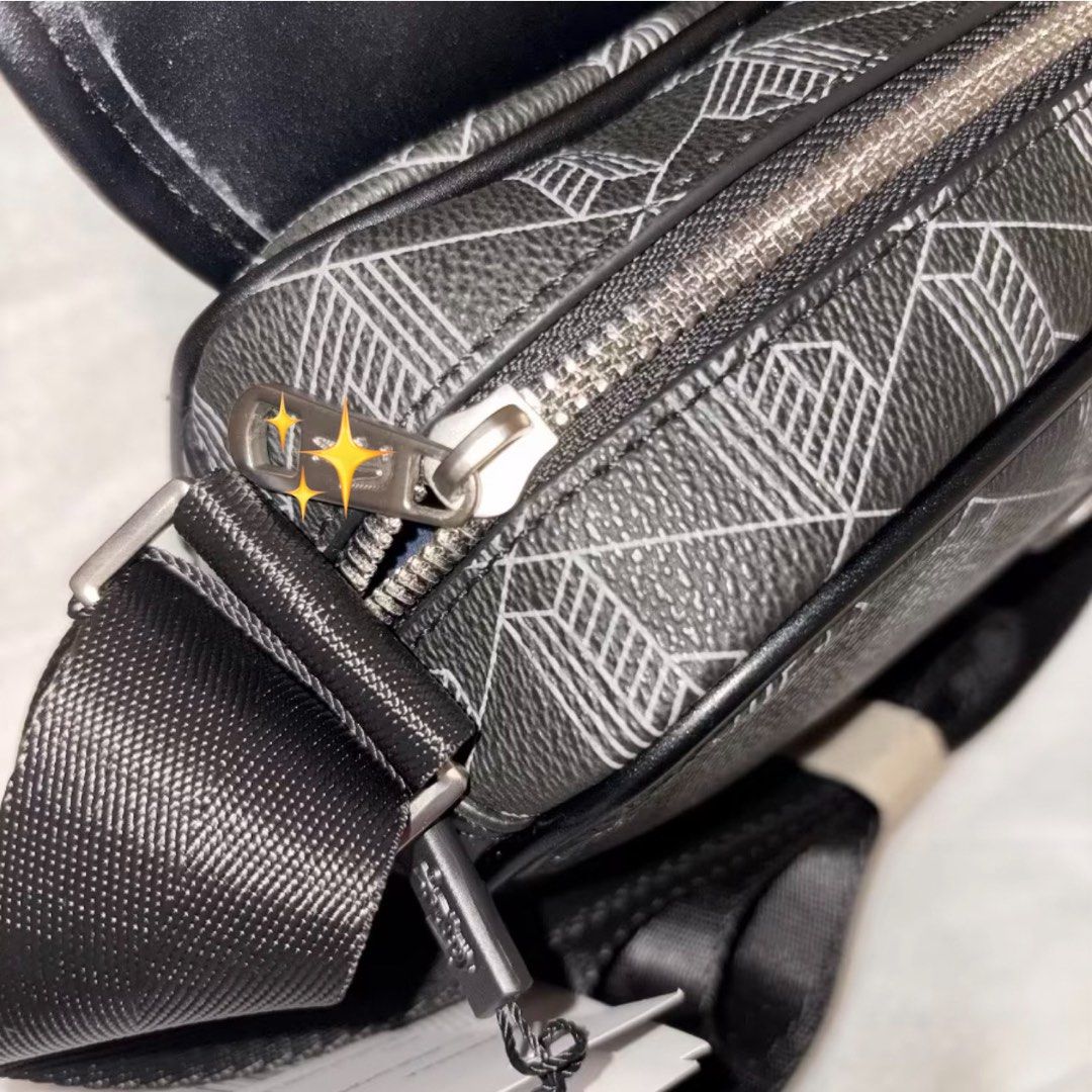 Mini The Blend Crossbody (Category: Belt bags, Clutches and Pouches) located in Bulacan. Submitted by mykakarizza (Listing ID 1465139675, Image 3). Description: NEW✨✨ ₱650 onlyyy Mini The Blend Size: L21 x H18 x D7cm Avail in black and gray Add paperbag 100 ─── ✦ ─── ✦ ─── ✦ ─── ✦ ─── 🛍️ LOOKING FOR MORE RESELLERS 🛍️ ✨ Buy 3 pcs of ANY items — FREE SHIPPING NA!🚚 ✨ Buy 10 items → FREE SF + ₱50 OFF EACH! 💖 PM us for 30 pcs & up WS 🤍 #Mallpullo