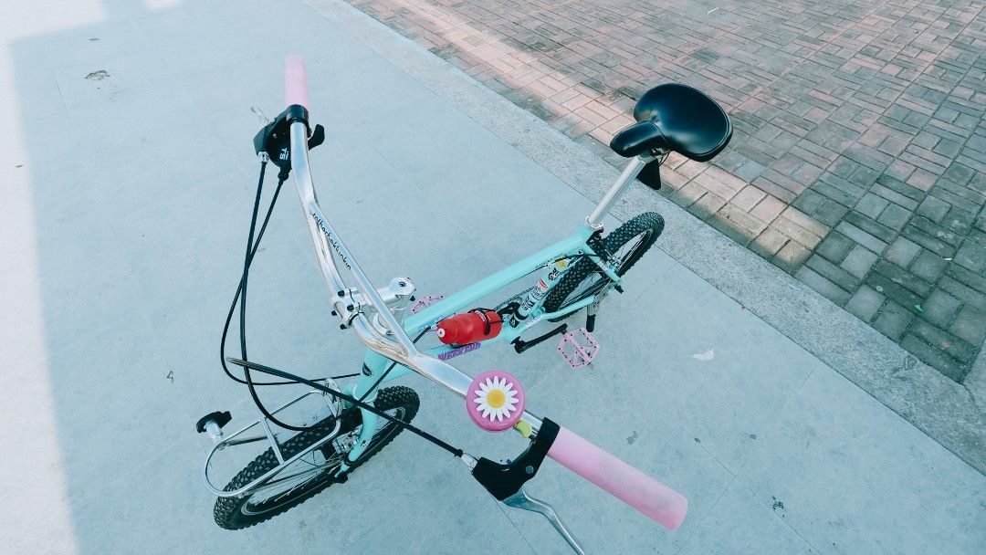 Mini Velo ( Weekend Bike) (Category: Bicycles) located in Caloocan City. Submitted by silenteart56002 (Listing ID 1465000424, Image 2). Description: Mini Velo ( Weekend Bike) Bumabali ng leeg , pogi, sasakyan mo nalang. Bulacan ang location Front Rack not Included.