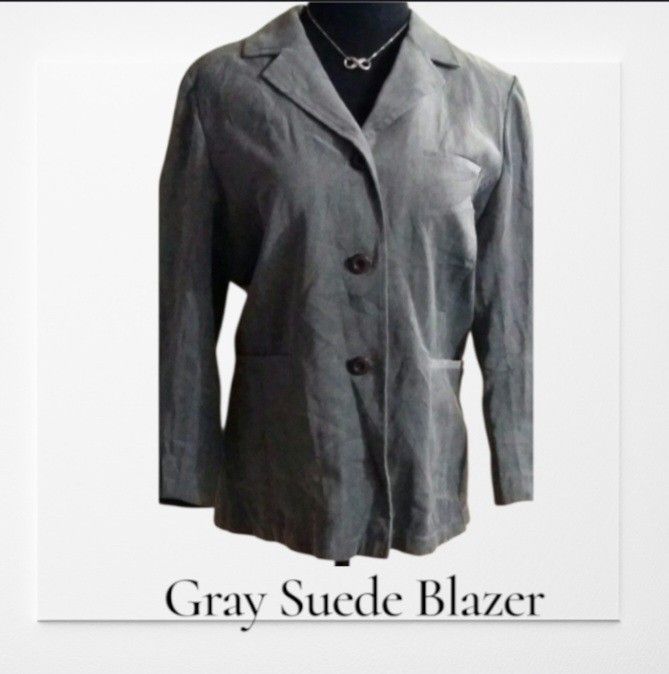 Minimalist Gray Suede Button-Down Blazer – Single Breasted Utility Jacket (Category: Coats, Jackets and Outerwear) located in Bacoor. Submitted by aithriftcloset (Listing ID 1465113085, Image 2). Description: • Minimalist Gray Suede Button-Down Blazer – Single Breasted Utility Jacket Product Description • Style: Classic casual blazer jacket with a relaxed, minimalist, and lightweight construction. • Fabric: Soft, textured gray suede. • Color: Sol