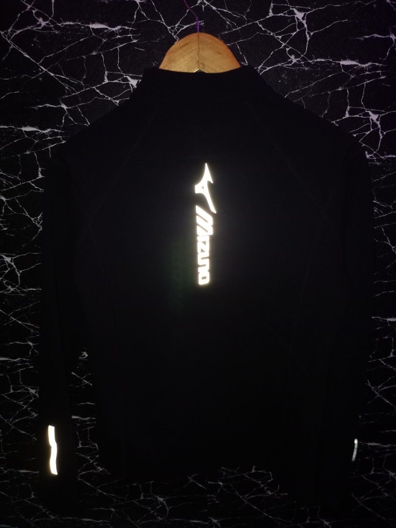 Mizuno Black Half Zip Running Top (Category: Activewear) located in Manila. Submitted by naixhrift (Listing ID 1465028484, Image 3). Description: Mizuno Half Zip Reflectorized Running Top Size Small For Women Length 25 Width 20 800 plus ship jnt courier payment on gcash .