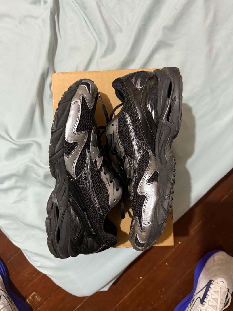 Mizuno Shoes (Category: Sneakers & Footwear) located in Pasay City. Submitted by itsme_mjv02 (Listing ID 1465126544, Image 2). Description: TRETORN FOR FREE!! When you buy the Wave Prophecy 13.2 Blue size US 10 and Wave Rider 10 Black - US 10.5.