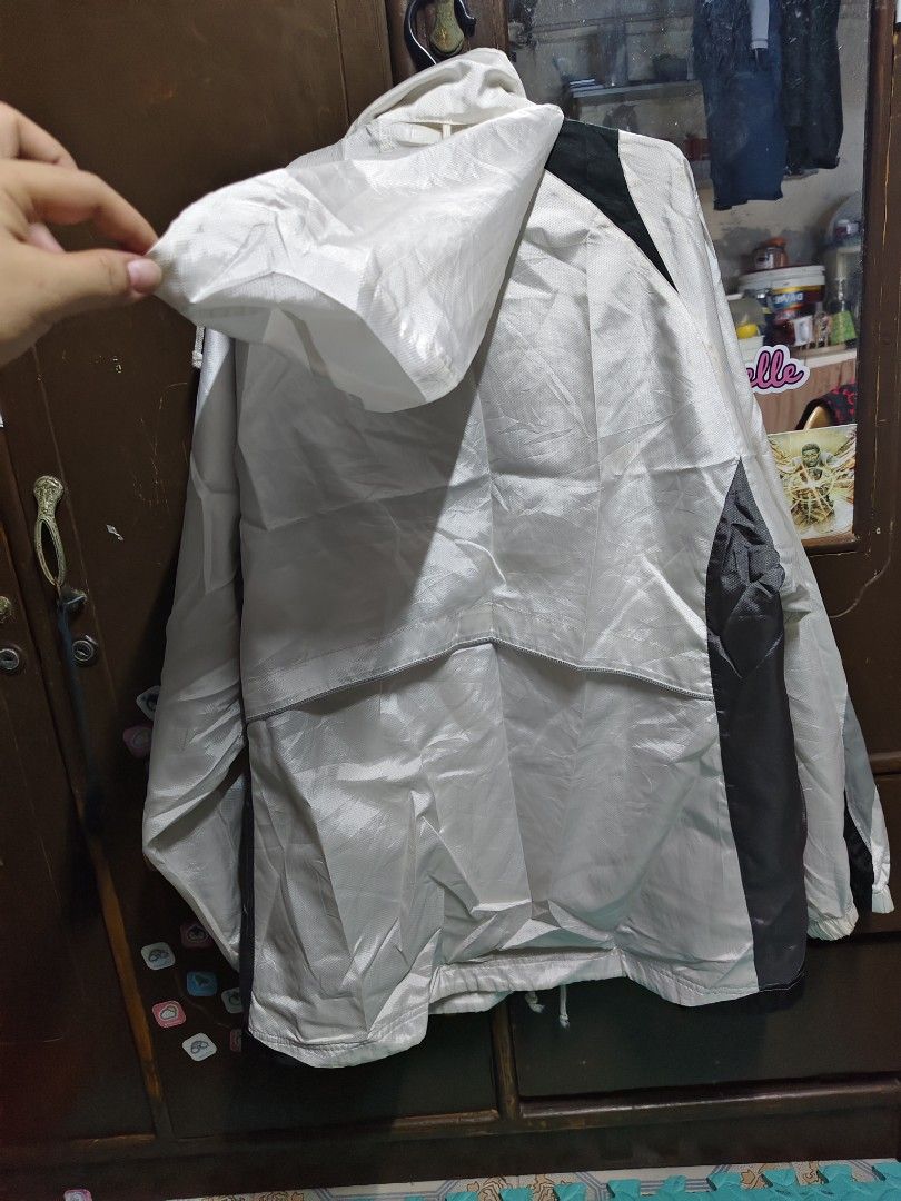 Mizuno Thermal Plus Windbreaker Jacket White Grey (Category: Coats, Jackets and Outerwear) located in General Mariano Alvarez. Submitted by findsandmoreph (Listing ID 1464994605, Image 2). Description: - Authentic Mizuno windbreaker jacket in white and grey - Thermal Plus technology lining retains body heat for cold weather - Smooth full front zip with reliable YKK Vislon hardware - High collar with an attached hood for extra protection - Embroid