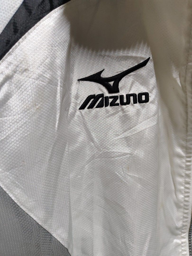 Mizuno Thermal Plus Windbreaker Jacket White Grey (Category: Coats, Jackets and Outerwear) located in General Mariano Alvarez. Submitted by findsandmoreph (Listing ID 1464994605, Image 3). Description: - Authentic Mizuno windbreaker jacket in white and grey - Thermal Plus technology lining retains body heat for cold weather - Smooth full front zip with reliable YKK Vislon hardware - High collar with an attached hood for extra protection - Embroid