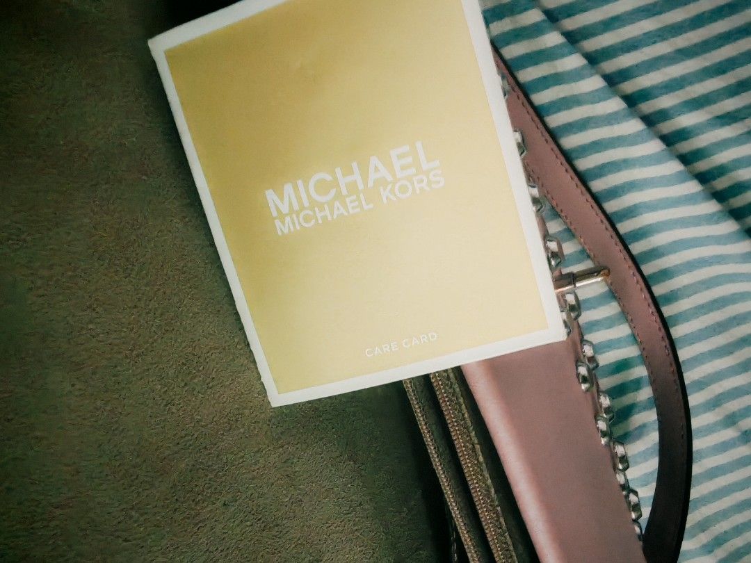 Mk (Category: Luxury Bags & Wallets) located in Makati City. Submitted by jenjenaltavano (Listing ID 1465027535, Image 3). Description: Preloved.