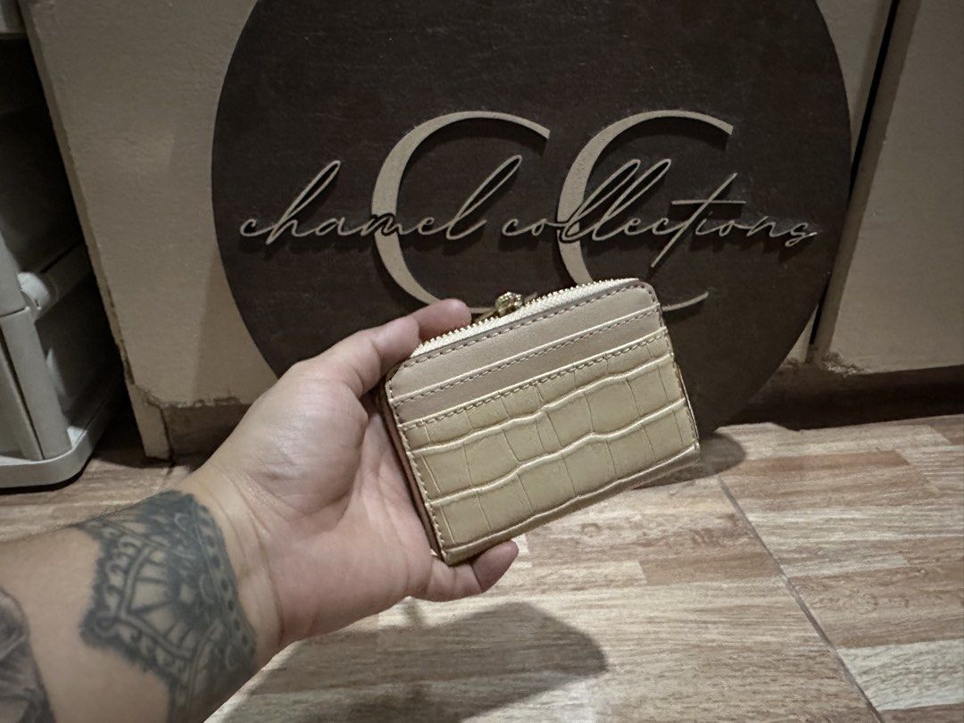 MK coin purse & card holder (Category: Wallets & Card holders) located in Pasig City. Submitted by chamelvillanueva (Listing ID 1464981303, Image 3). Description: 1. MK zip around coin purse & card holder in beige/nude croc design ₱3,000.00 2. MK coin purse with key ring holder in mono brown signature and yellow combination design ₱2,800.00 2. MK coin purse with key ring holder in mono vanilla signature and brown combination design ₱2,800.00 -all