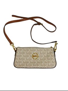 (Category: ) located in . Submitted by stylewithnics (Listing ID 1465030226, Image 1). Description: .