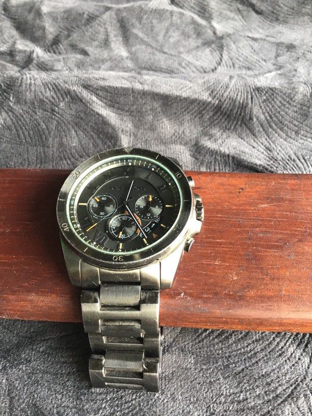 Mk Michael kors Quartz chronograph (Category: Men's Watches) located in Baguio. Submitted by agozun61 (Listing ID 1465000332, Image 1). Description: Quartz authentic chronograph all original.Good running condition..