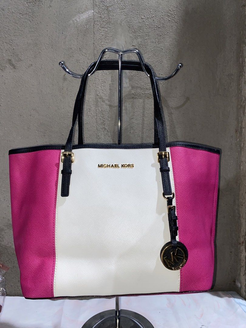 MK tote bag (Category: Tote Bags) located in Dumaguete. Submitted by rl.bagsavenue (Listing ID 1464989193, Image 1). Description: .