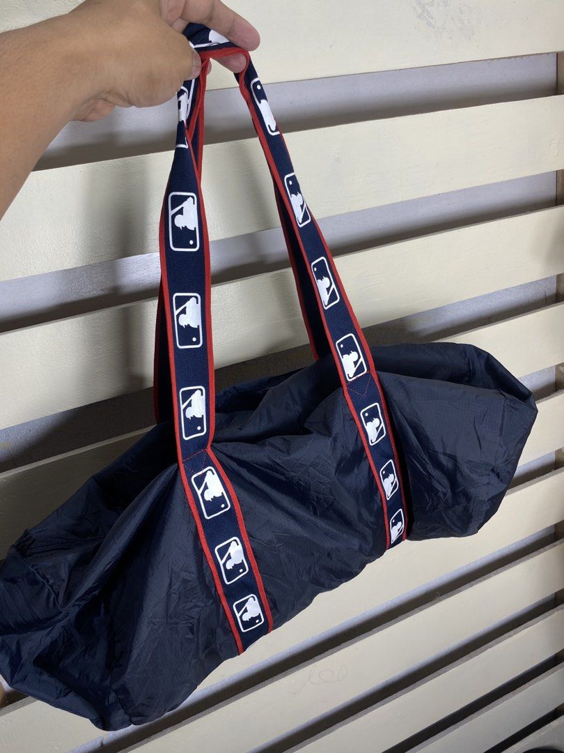 MLB new york packable duffle bag (Category: Sling Bags) located in Surigao. Submitted by ricsons (Listing ID 1465097928, Image 3). Description: 9.9/10 color rate No issue Like new pa.