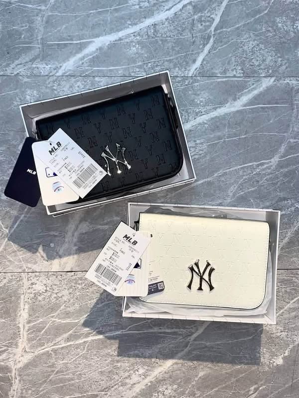 MLB Sling Bag (Category: Sling Bags) located in Manila. Submitted by oishixo (Listing ID 1465122977, Image 1). Description: MLB Sling Bag -Unisex Loc: Manila Delivery: JnT / Lalamove.