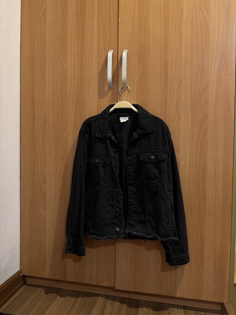 MNG Mango Black Denim Jacket (Category: Coats, Jackets and Outerwear) located in Quezon City. Submitted by hellopucca (Listing ID 1465088506, Image 1). Description: - Brand: MNG Kids - Fits adult size XS-S - Size: 13/14 years (164cm) - Has inside pockets both sides - Color: Classic black wash - Design: Button-up front with chest pockets and raw hem detail - Origin: Made in Pakistan - Condition: Excellent, easy layering piece for tees and hoodies.