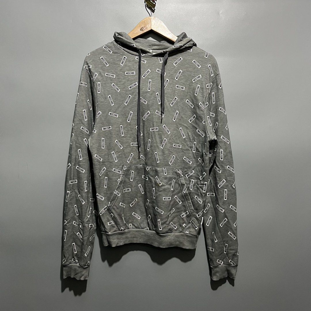 Moschino all over print (Category: Luxury Apparel) located in Giporlos. Submitted by deloria_jhayr (Listing ID 1465087816, Image 1). Description: Need wash only W:19 L:27 Asnew.