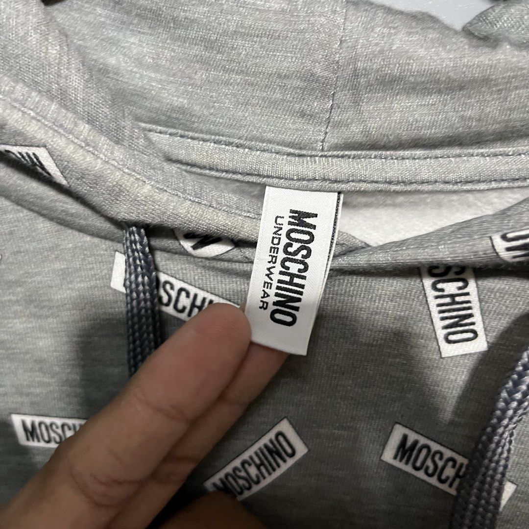 Moschino all over print (Category: Luxury Apparel) located in Giporlos. Submitted by deloria_jhayr (Listing ID 1465087816, Image 3). Description: Need wash only W:19 L:27 Asnew.