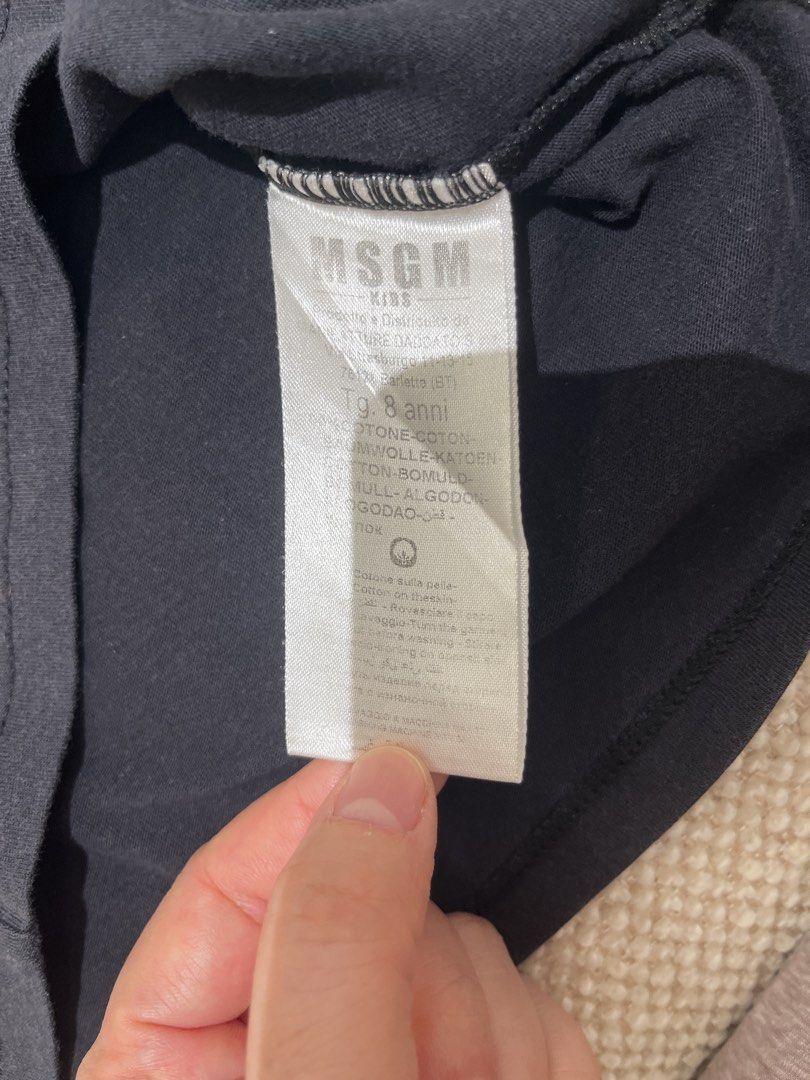 MSGM (Category: Apparel) located in Singapore. Submitted by xingxing133 (Listing ID 1465063043, Image 3). Description: 八岁孩子的衣服，衣长21CM，保证正品.