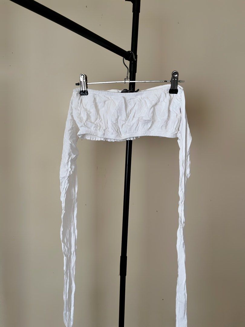 Nasty Gal Top (Category: Bikinis & Swimsuits) located in Baguio. Submitted by samxsells (Listing ID 1465034954, Image 2). Description: L:4.5” W:23-32”.