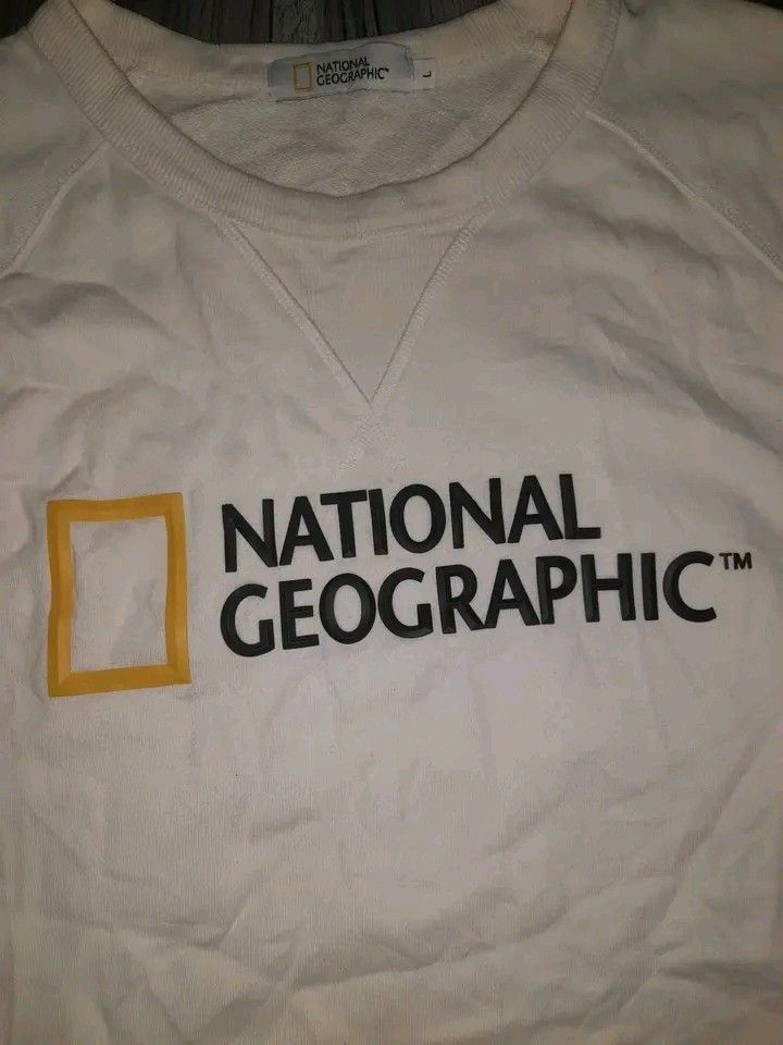 NATIONAL GEOGRAPHIC MEN'S CREW NECK (Category: Coats, Jackets and Outerwear) located in Mandaue City. Submitted by indayftjesiediva (Listing ID 1465096629, Image 2). Description: NATIONAL GEOGRAPHIC MEN'S CREW NECK LONGSLEVE LARGE 23X27 EXCELLENT CONDITION COLOR RATE 9.8/10 NO ISSUE NEEDWASH ONLY MINE 650 + SF ONLY 🔥 DM IF INTERESTED 📩.