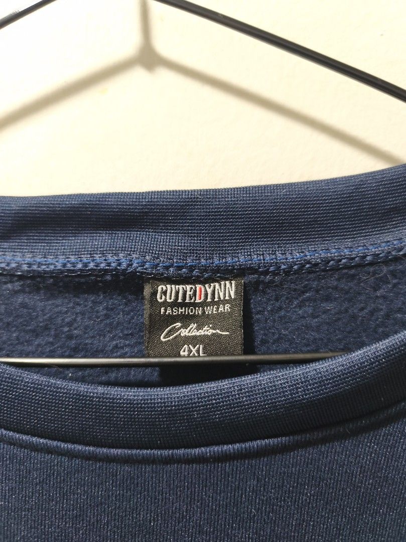 Navy Blue Sweatshirt (Category: Coats, Jackets and Outerwear) located in Santa Rosa. Submitted by 1998_m.a. (Listing ID 1465047657, Image 2). Description: .