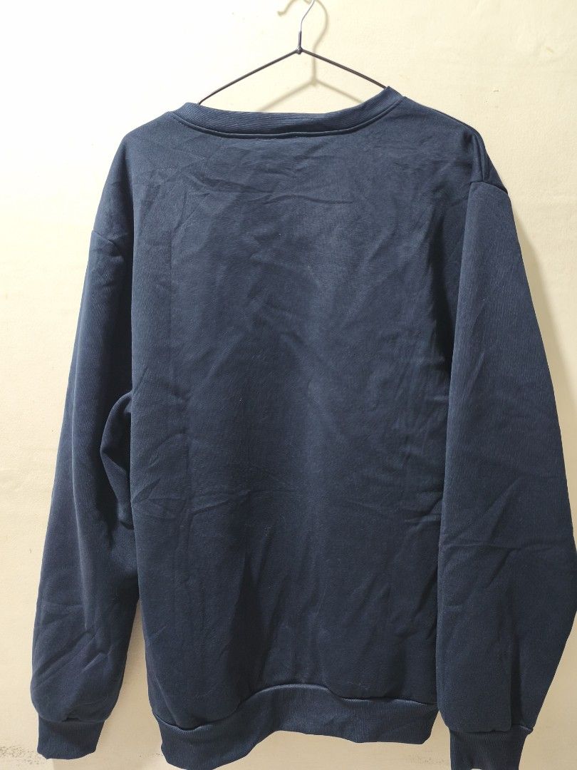 Navy Blue Sweatshirt (Category: Coats, Jackets and Outerwear) located in Santa Rosa. Submitted by 1998_m.a. (Listing ID 1465047657, Image 3). Description: .