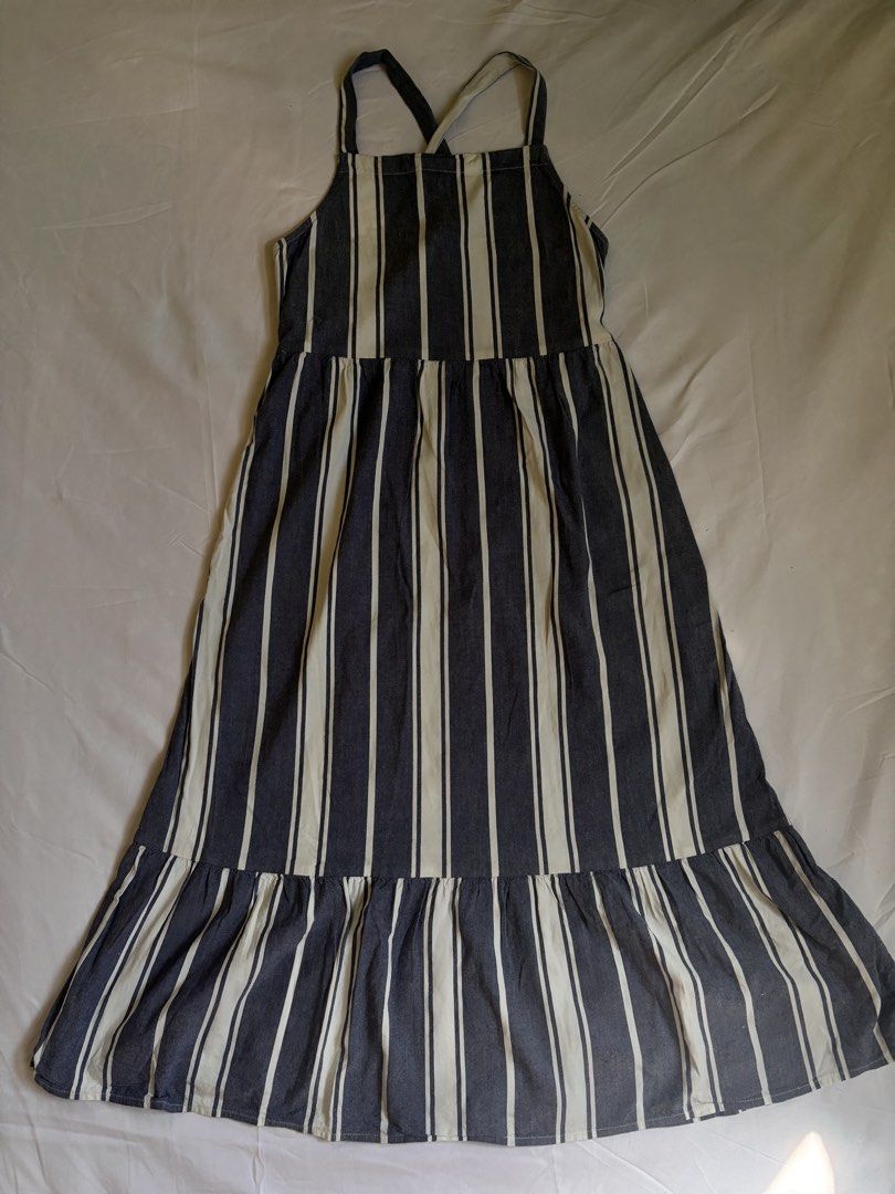 Navy Dress / 10-12 years old (Category: Dresses) located in Butuan. Submitted by mami.corz (Listing ID 1464972210, Image 1). Description: Old Navy Dress Small (10-12 years old) 62% cotton, 38% rayon viscose Made in India MOP: Bank transfer, Paymaya, Gcash..