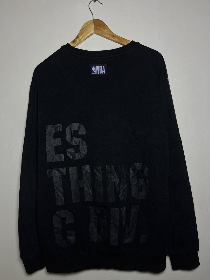 NBA OFFICIAL x LA CLIPPERS (Category: Hoodies) located in Marikina City. Submitted by chasecollectives (Listing ID 1465110150, Image 2). Description: NBA OFFICIAL MERCH X LA CLIPPERS EXCELLENT CONDITION SIZE LARGE - XL WIDTH : 23 LENGTH : 28 NO ISSUE.
