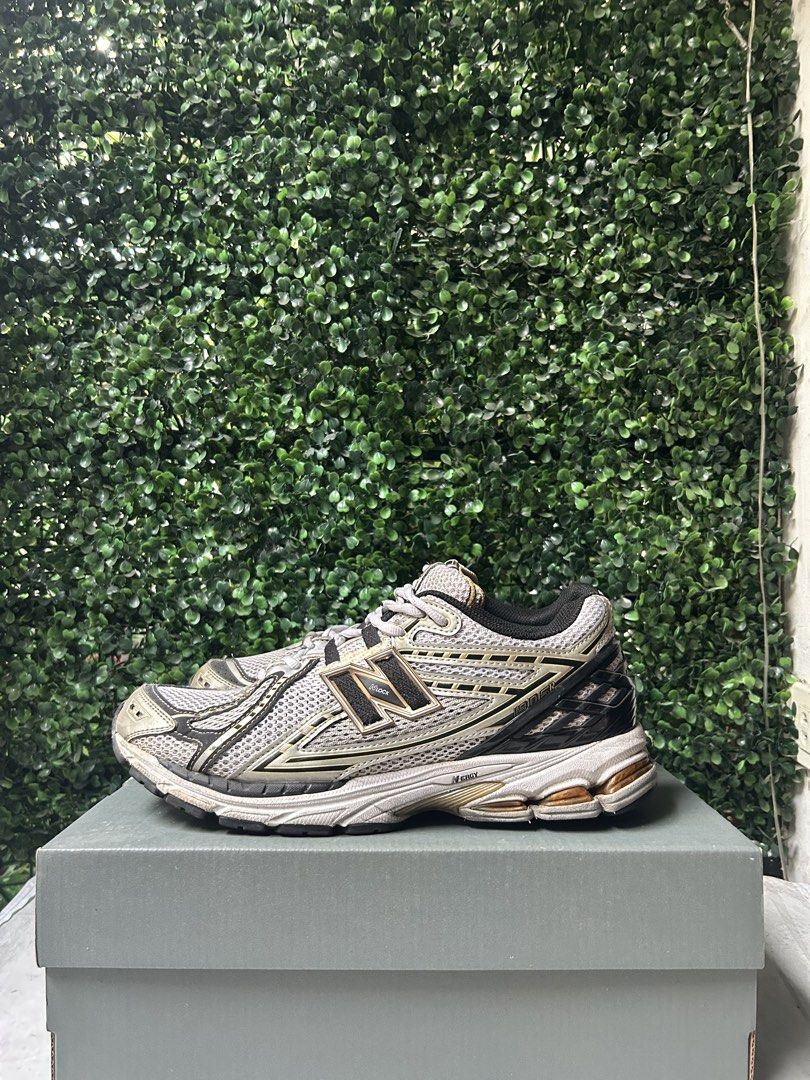 New Balance 1906R Metallic Silver Black (Category: Sneakers) located in Taytay. Submitted by kirapark270 (Listing ID 1465045663, Image 2). Description: NB 1906R Size 10 With Box Good condition Issue is needs cleaning (may mga yellowish spots lang ) Authentic/Legit Rizal area .