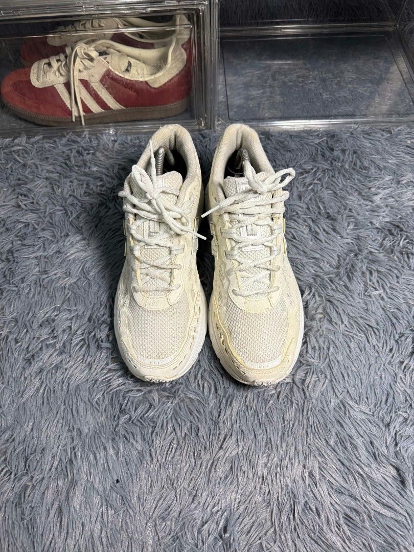 NEW BALANCE 1906W (Category: Sneakers) located in Candelaria. Submitted by worn_gallerie (Listing ID 1465160654, Image 2). Description: NEW BALANCE 1906W SIZE 10 US MENS GOOD CONDITION ₱1,499 ONLY.
