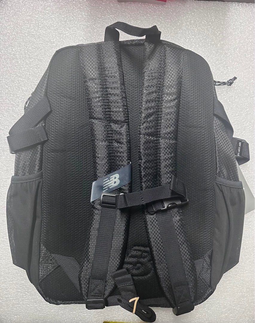 New Balance Bungee Cord Backpack Black (Category: Backpacks) located in Malasiqui. Submitted by Ellllee (Listing ID 1465078828, Image 2). Description: Brand new with original retail tag attached 20L capacity 18.5x13.4x5.5 inches.