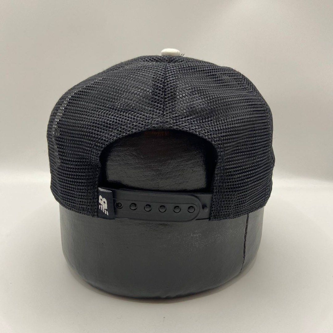 New Balance'Run NYC' Trucker Cap (Category: Caps & Hats) located in Jamindan. Submitted by suecyyythrift (Listing ID 1465057447, Image 3). Description: Like new No Issue.
