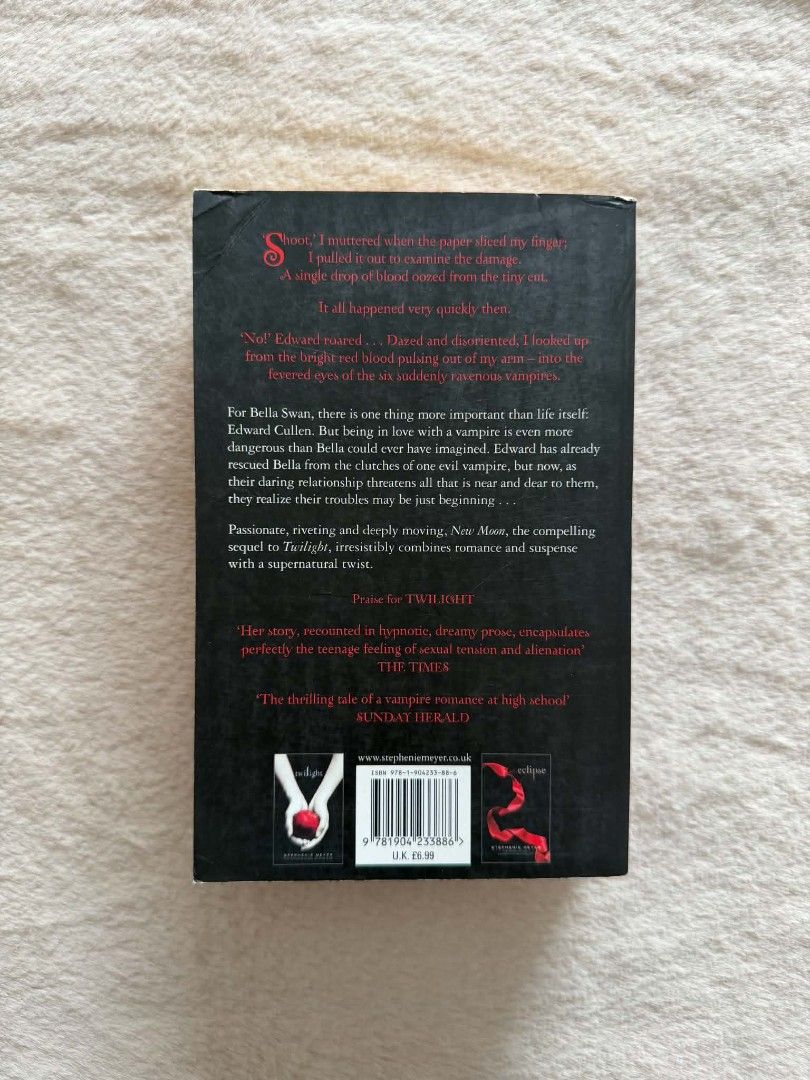 New Moon Stephanie Meyer (Category: Storybooks) located in Santiago. Submitted by bookworm_club (Listing ID 1465025863, Image 3). Description: 📚no cancellation, return or exchange. 📚secondhand books. some books are in good condition while some has minimal flaws (foxing, creases, dog-eared pages, etc.) 📚reasonable haggling is allowed. 💰MOP: For same day pickup - CASH & BANK TRANSFER For shipping or scheduled pickup - BANK TRANSFER 🚚MOD: •Stor