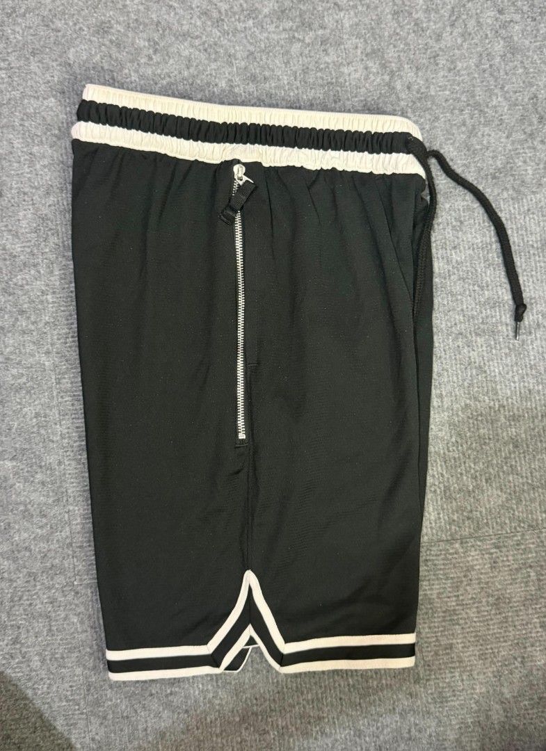 Nike (Category: Shorts) located in Alburquerque. Submitted by nashper (Listing ID 1465002634, Image 3). Description: .