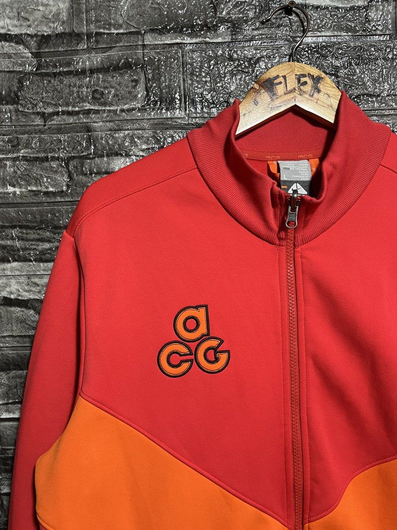 Nike Acg Full Zip Track Jacket (Category: Coats, Jackets and Outerwear) located in Manila. Submitted by flex_curation (Listing ID 1465141737, Image 2). Description: 23x28 IN VERY GOOD CONDITION BACOOR CAVITE LOC.
