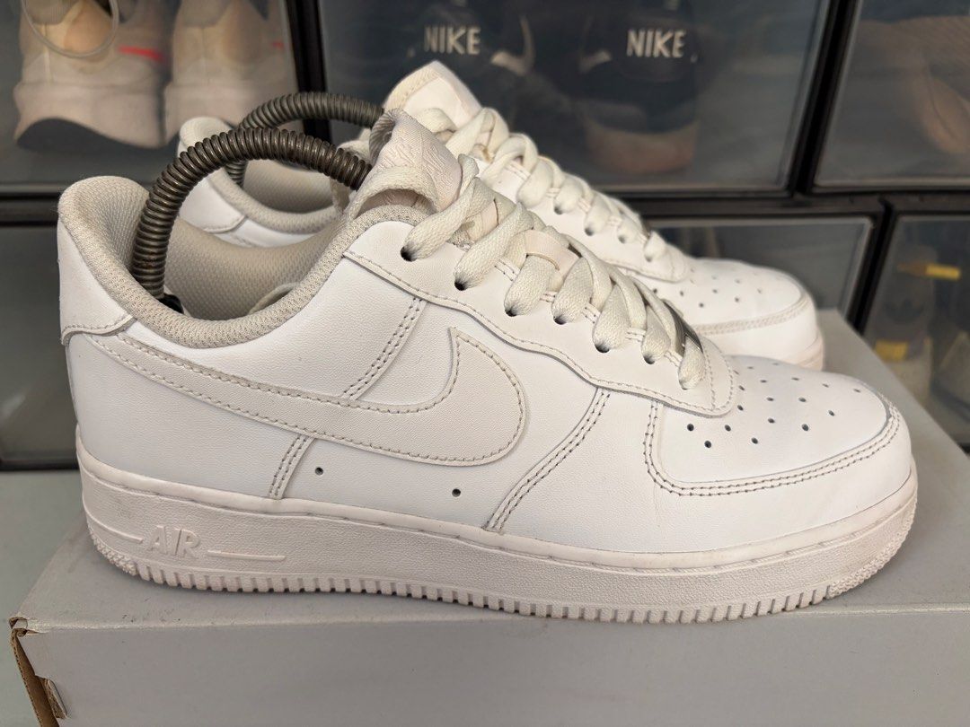 Nike Air Force 1 Low White (Category: Sneakers) located in Makati City. Submitted by mmry1214 (Listing ID 1464969275, Image 2). Description: For sale only: Nike Air Force 1 Original with box Size 7mens/8.5womens Very good condition 2300php only Issue: minimal heeldrag only Rfs: di na masyado nagagamit 📍Guadalupe Nuevo, Makati City.